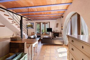 TV, fireplace, ping pong