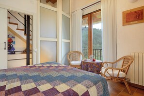 3 slaapkamers, een strijkplank/strijkijzer, gratis wifi, beddengoed