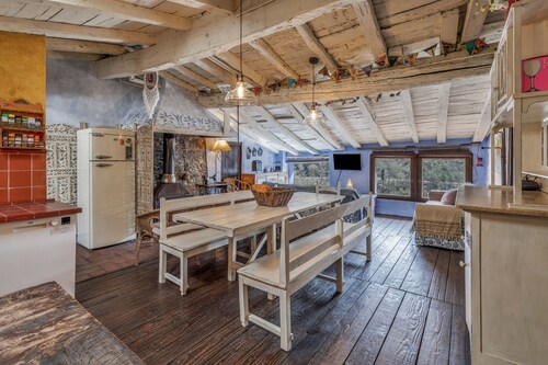 Vacation Home "Els Mossos, El Reixac Casa Rural" with Mountain View, Shared Pool & Wi-Fi