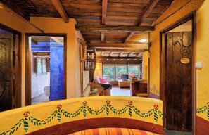 Interior - Vacation Home "Galliner, El Reixac Casa Rural" with Mountain View, Shared Pool & Wi-Fi (Sant Joan de les Abadesses)