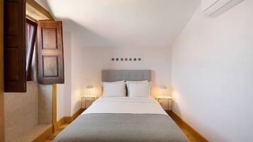 3 slaapkamers, een strijkplank/strijkijzer, gratis wifi, beddengoed