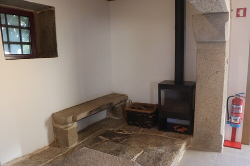 Villa 'Casa Do Outeiro' with Terrace, Pool, Wi-Fi and Air Conditioning