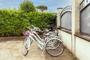 Property grounds - Family-Friendly Vacation Home "Casa Umbé" with Private Terrace & Wi-Fi (Pietrasanata)