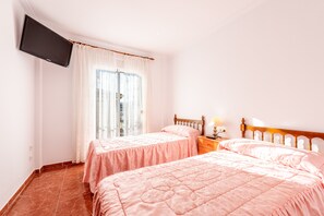 3 bedrooms, iron/ironing board, free WiFi, bed sheets - Holiday Home 'Villa Zoe' with Sea View, Wi-Fi and Air Conditioning (Nerja)