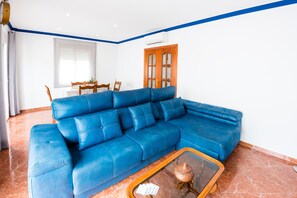 TV - Holiday Home 'Villa Zoe' with Sea View, Wi-Fi and Air Conditioning (Nerja)