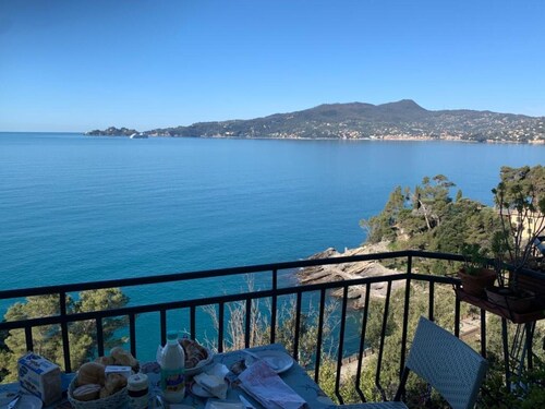 Apartment 'La Solatia' with Sea View, Balcony and Air Conditioning