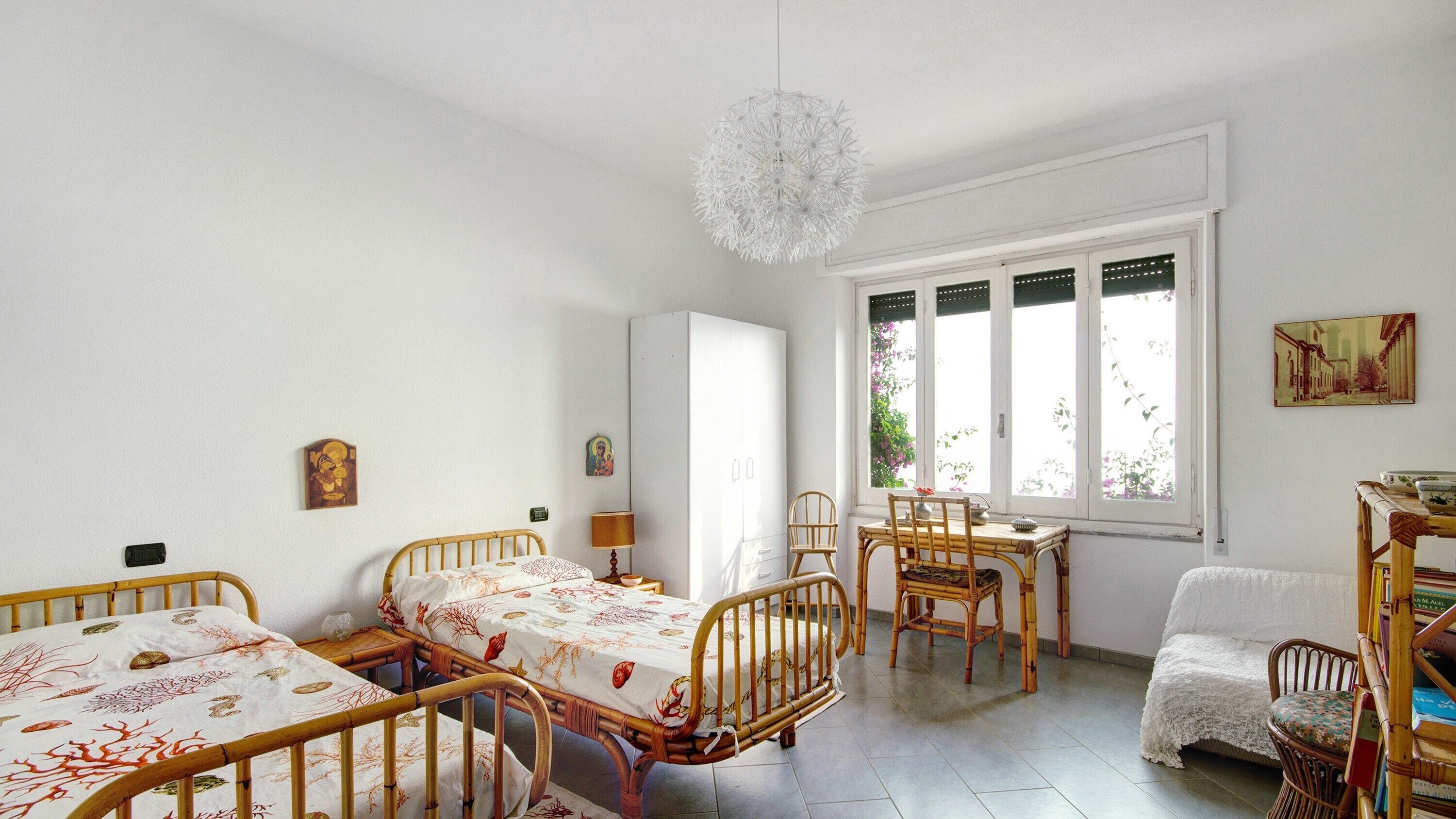 2 bedrooms, bed sheets