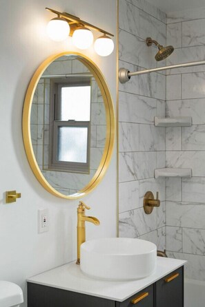 Hair dryer, towels - Remodeled Boho Retreat Near Zoo and Downtown (San Diego)
