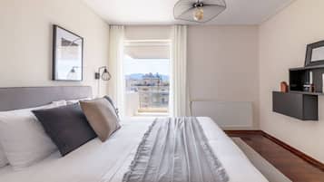 2 bedrooms, desk, iron/ironing board, travel cot