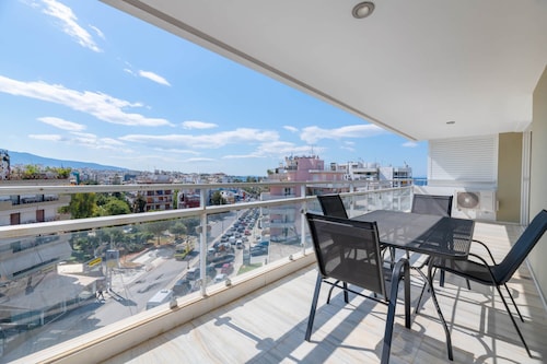 Serene 2BR Apartment in Alimos with Sea view