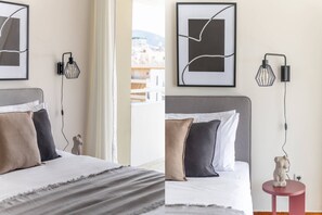 2 habitaciones, escritorio y tabla de planchar con plancha 