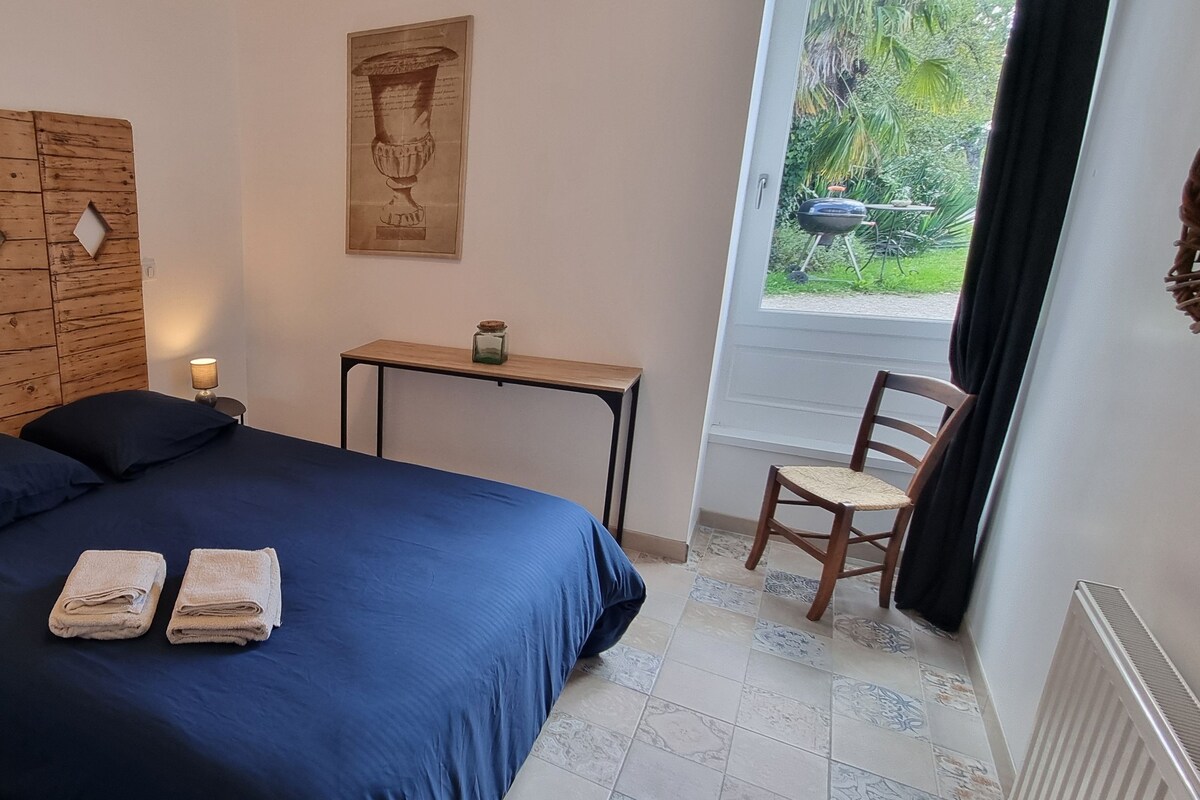Family House | Premium bedding, iron/ironing board (on request), WiFi, bed sheets