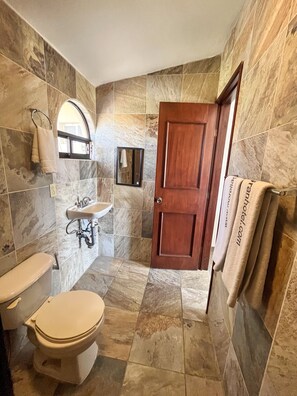 Chambre Double Deluxe, vue plage | Salle de bain