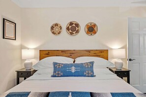 1 bedroom, iron/ironing board, WiFi, bed sheets - Desiderata - Kiva Fireplace, Walk Everywhere (Santa Fe)