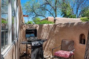 Property grounds - Desiderata - Kiva Fireplace, Walk Everywhere (Santa Fe)