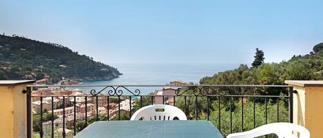 تناول الطعام بالخارج