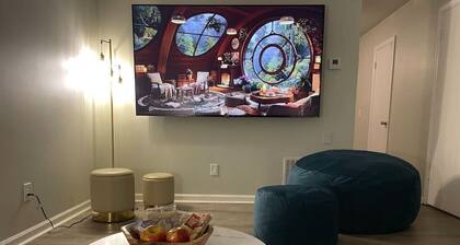 NEW! 2 King Beds, 86` RokuTV, LED Headrests & Grill