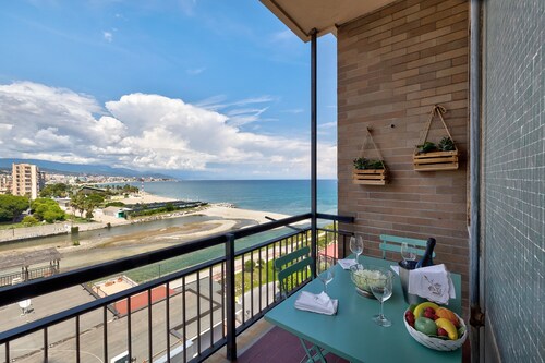 Appartement 'Riva Mare 1' avec place de parking, vue sur la mer, balcon et Wi-Fi