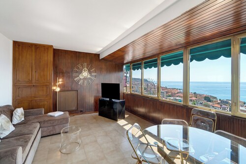 Apartment 'Riviera Mare' with Sea View, Private Terrace and Wi-Fi