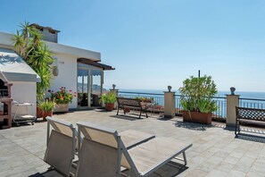 Terrace/patio - Apartment 'Riviera Mare' with Sea View, Private Terrace and Wi-Fi (Varazze)
