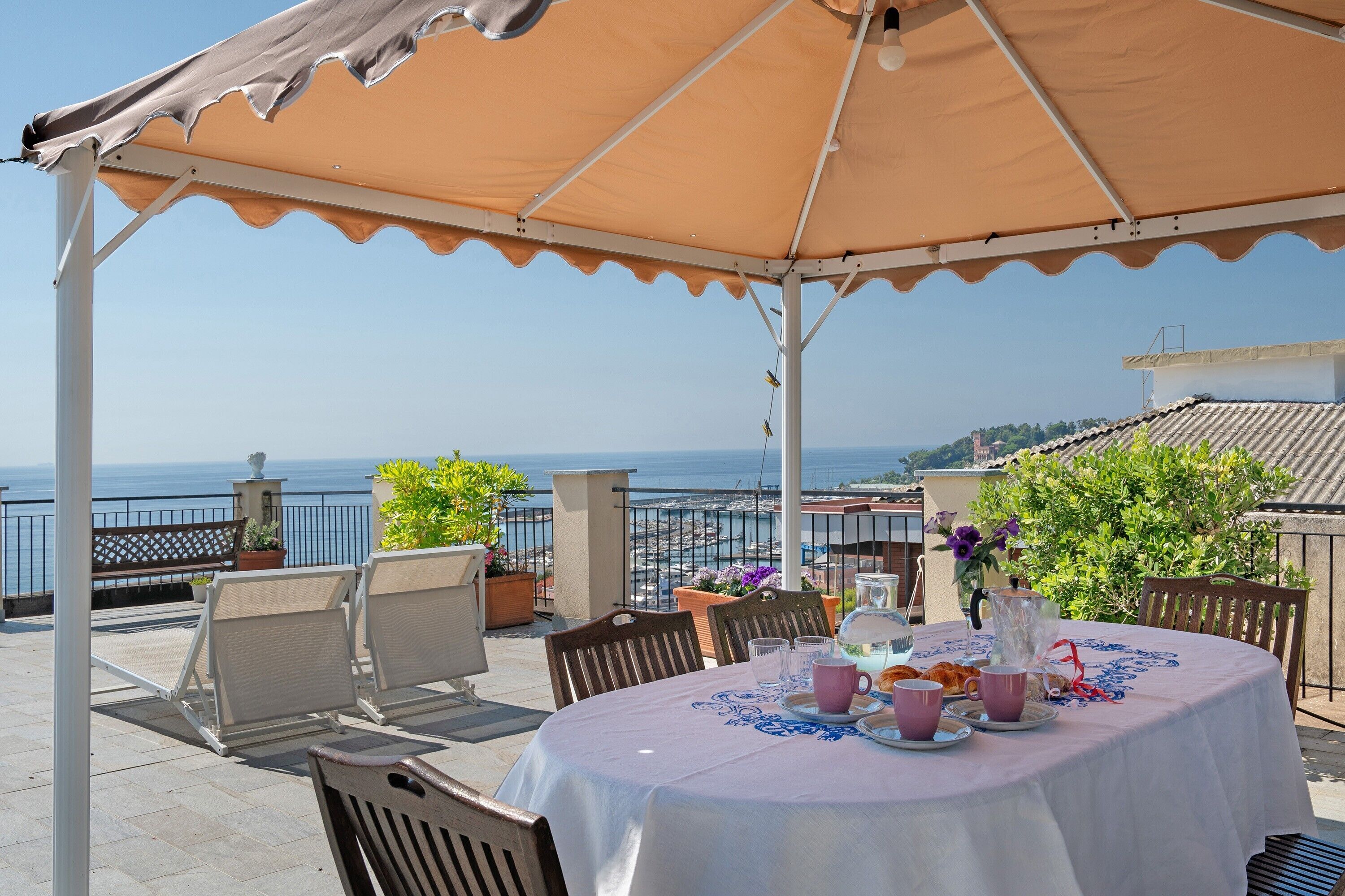 屋外ダイニングエリア