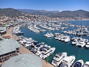 Marina - Apartment 'Riviera Mare' with Sea View, Private Terrace and Wi-Fi (Varazze)