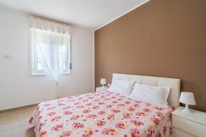 3 bedrooms, free WiFi, bed sheets - Vacation Home "Villa Ohana" with Private Mini Pool, Private Whirlpool & Wi-Fi (Siracusa)
