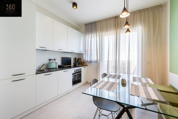 Kühlschrank, Ofen, Herdplatte, Toaster