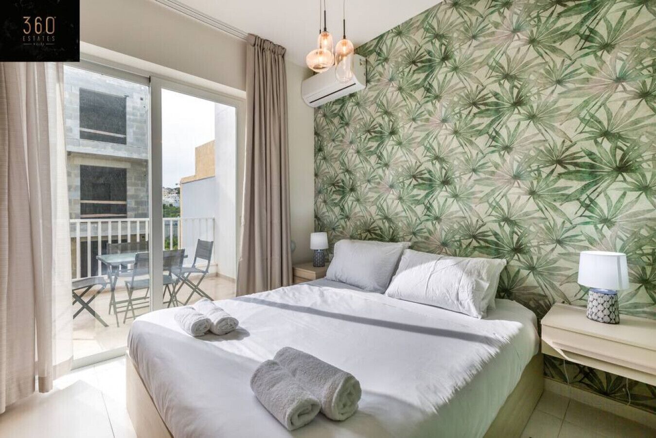 Bureau, fer et planche à repasser, lit parapluie, Wi-Fi gratuit