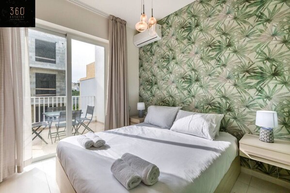 مكتب ومكواة/لوح كي وسرير سفر وواي فاي مجانًا