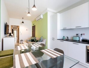 A modern apartment with a dining area, kitchen, and living space. - Stylish, comfortable 2BR with WIFI & PRVT Balcony (Il-Gżira)