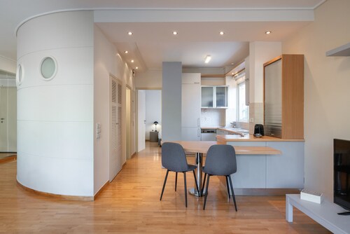 Vouliagmeni Honeymoon Suite