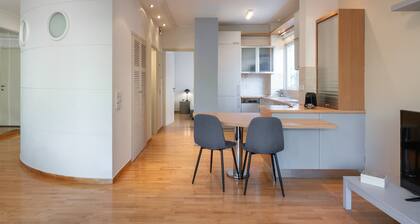 Vouliagmeni Honeymoon Suite