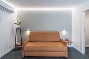 Living area - Apartment 'La Casa di Susy' with Private Terrace, Wi-Fi and Air Conditioning (Avola)