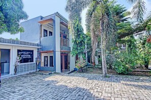 Mặt tiền nơi lưu trú