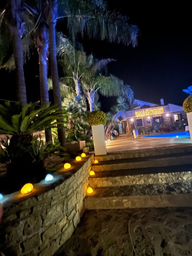Appartement 'Giusa' avec piscine partagée, Wi-Fi et climatisation