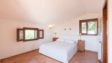 3 bedrooms, free WiFi, bed sheets, wheelchair access