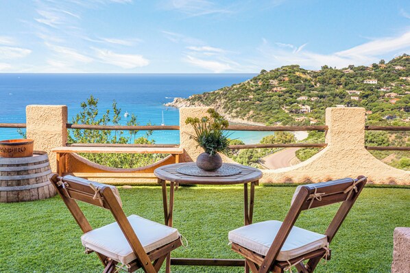 Property grounds - Villa "Sardinia Villa Torre delle Stelle" with Sea View, 2 Private Terraces & Wi-Fi (Torre delle stelle)