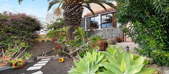 Holiday Home "Casa Titi" with Sea View, Private Terrace and Wi-Fi
