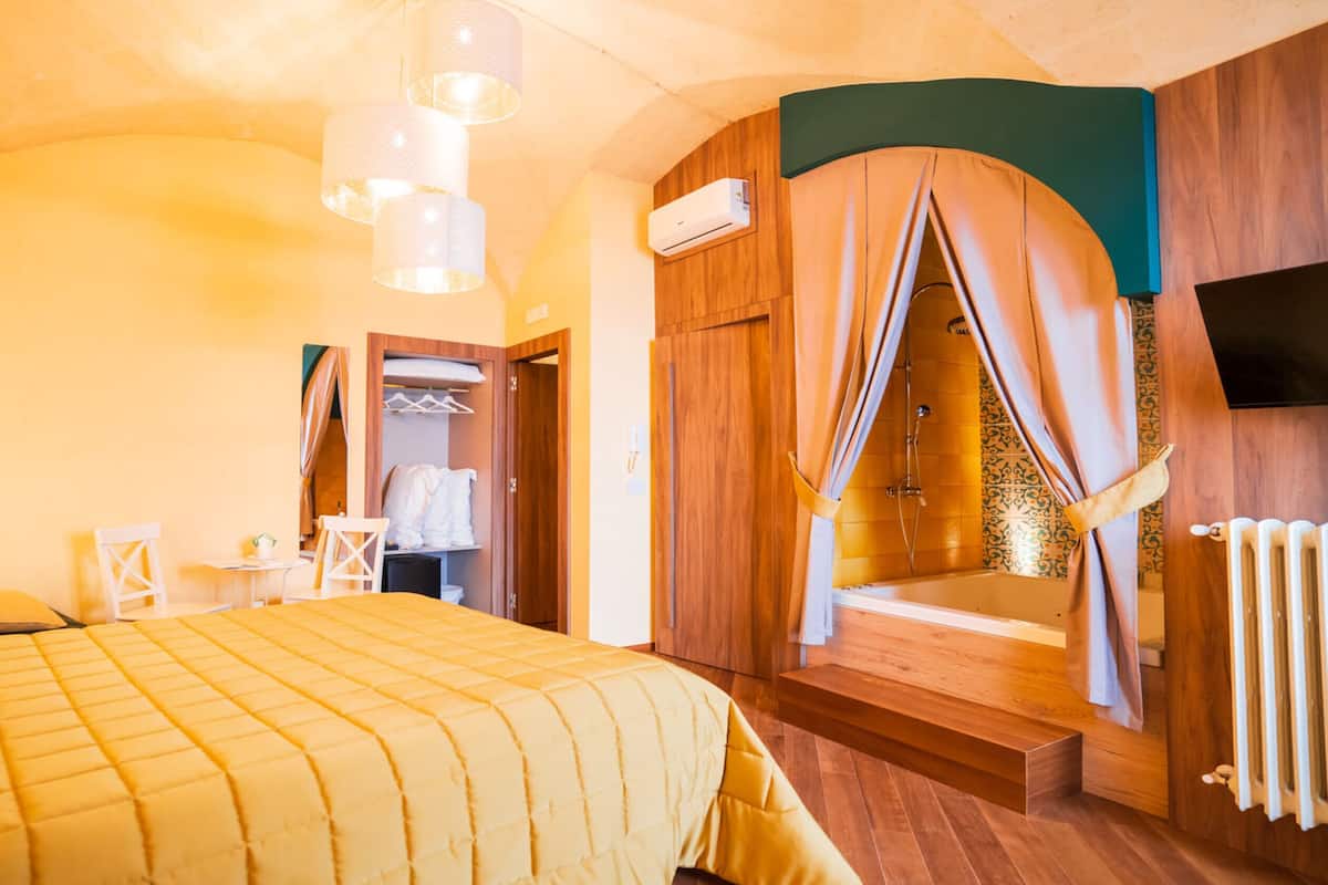 Suite clásica | 1 habitación, sábanas de algodón egipcio y ropa de cama de alta calidad