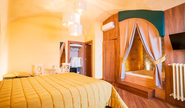 Classic Suite | Egyptian cotton sheets, premium bedding, down duvets, memory-foam beds - Grantò B&B (Gravina in Puglia)