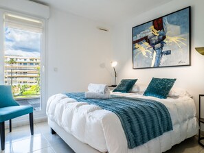 2 chambres, fer et planche à repasser, Wi-Fi, draps fournis