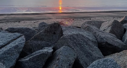 Chambre Ă Louer, les Pieds Presque Dans le Sable!