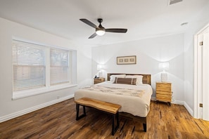 3 室のベッドルーム、デスク、アイロン / アイロン台、WiFi