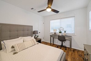 3 habitaciones, escritorio, tabla de planchar con plancha y wifi