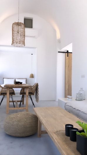 Nice Villa with Outdoor Hot Tub & Sea View | Esszimmer