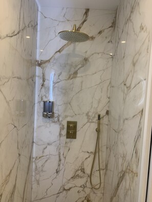 Hair dryer, towels, soap, shampoo - 5 mn Disney - Luxury Flat with terrace– Mona Lisa (Coupvray)