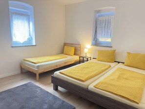 2 chambres, fer et planche à repasser, Wi-Fi gratuit, draps fournis