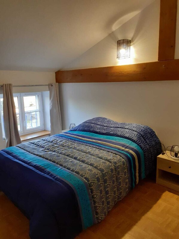 2 habitaciones, tabla de planchar con plancha y cuna de viaje 