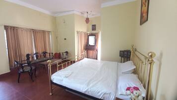 Iron/ironing board, free WiFi